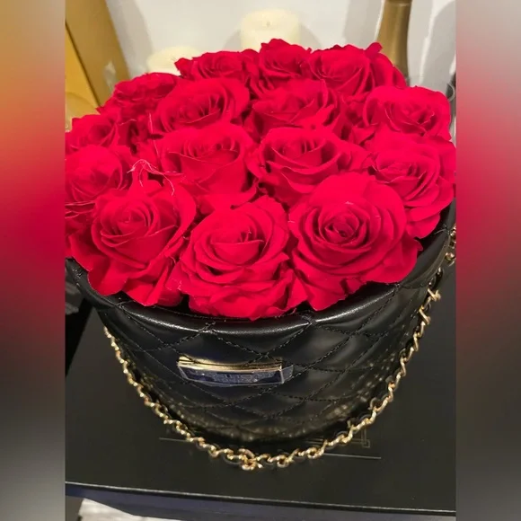 Forever Roses - Picture 3 of 7